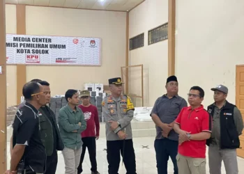 Kapolres Solok Kota Awasi Kedatangan Surat Suara dan  Tinjau Kesiapan Gudang Penyimpanan