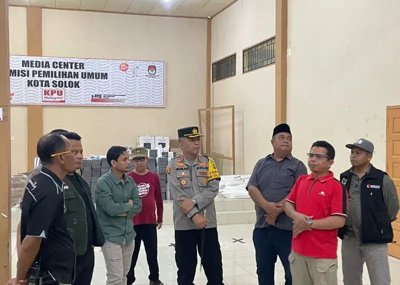 Kapolres Solok Kota Awasi Kedatangan Surat Suara dan  Tinjau Kesiapan Gudang Penyimpanan