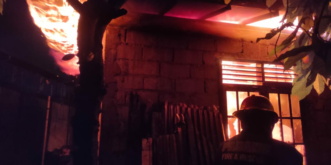 Empat Bangunan di Padang Ludes Terbakar Sabtu Dinihari, Kerugian Capai 1 Miliar