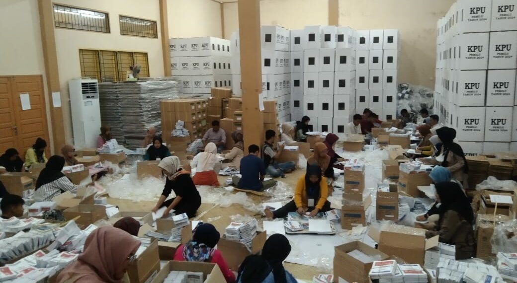 Pelipatan Surat Suara Pemilu 2024 KPU Kota Solok Sudah Mencapai 70 Persen