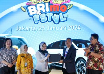 Transaksi Pakai BRImo, 15 Nasabah Ini Menangkan Mobil Listrik Keren!