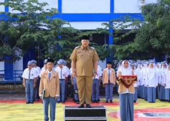 Jadi Pembina Upacara di SMA N 1 Kota Solok, Wako: Jadilah Pemenang
