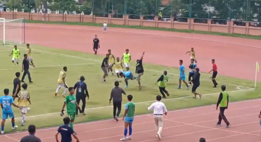 Pertandingan Kontra Persemi Mimika Ricuh, Dua Pemain Persikopa Dilarikan ke Rumah Sakit