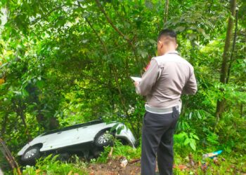 Travel Pasaman-Bukittinggi Terjun ke Jurang di Agam