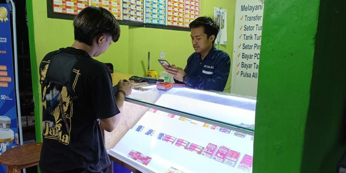 Berawal dari Counter Pulsa, AgenBRILink Tak Pernah Sepi Pengunjung di Pasar Kramat Jati