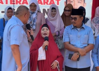 Ratusan Ibu-ibu dari 17 Kelompok Majelis Taklim se-Kota Padang Deklarasi Dukung Prabowo-Gibran Satu Putaran