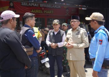 Bersama Ekos Albar, Hendri Septa Monitoring ke Sejumlah TPS