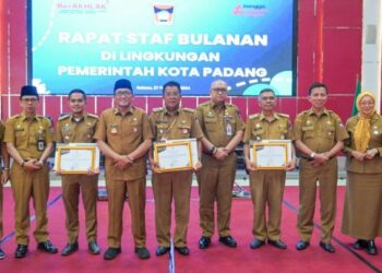 Tiga RT Terbaik Pelaksanaan Padang Bagoro Januari 2024, Terima Piagam dan Uang Tunai dari Walikota