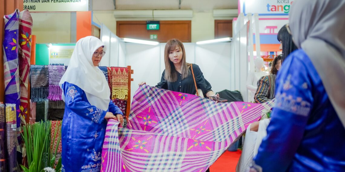 Ikut Pameran Inacraft 2024, Dekranasda Tampilkan Beragam Produk Khas Kabupaten Solok