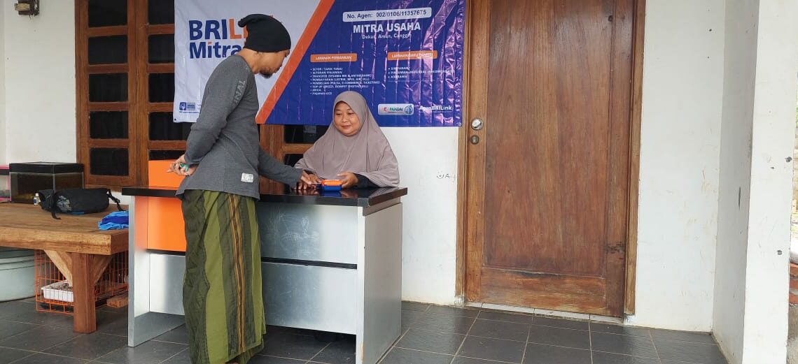 Kisah Agen Mitra UMi di Karawang Bantu Ekonomi Warga Sekitar