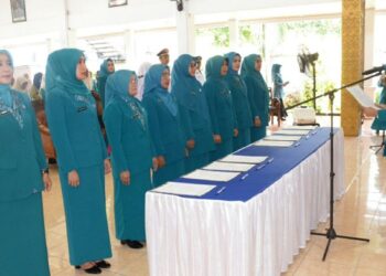 Ny. Genny Hendri Septa Lantik 8 Ketua TP-PKK Kecamatan