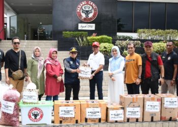 Semen Padang Serahkan Bahan Makanan untuk Dapur Umum kepada Dinsos Sumbar
