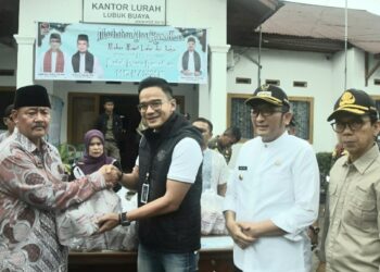 BRI Serahkan 300 Nasi Bungkus untuk Korban Banjir di Lubuk Buaya, Wali Kota Padang: Alhamdulillah