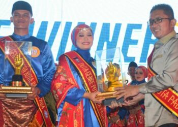 Zidan dan Sabrina Sabet Predikat Duta GenRe Kota Padang 2024