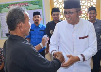 Wali Kota Padang Salurkan Paket Sembako Untuk 710 Mustahik di Lubuk Begalung