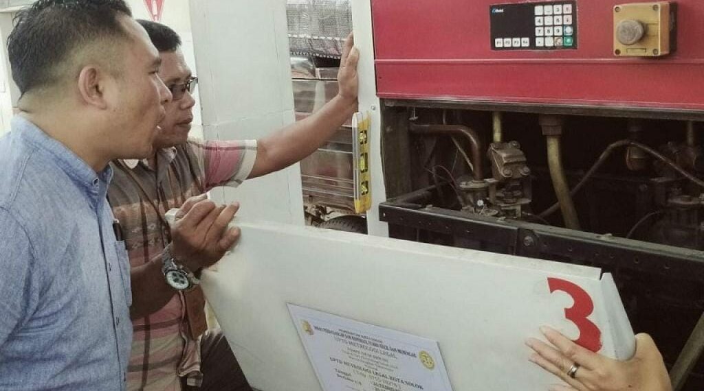 Pastikan Keamanan Pengisian BBM, UPTD Metrologi Legal Kota Solok Lakukan Pengawasan