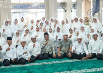Wali Kota Hendri Septa menghadiri halal bihalal Ikatan Persaudaraan Haji Indonesia (IPHI) Kec. Lubek di Masjid Raya Muhammadyah, Tanjung Saba Pitameh