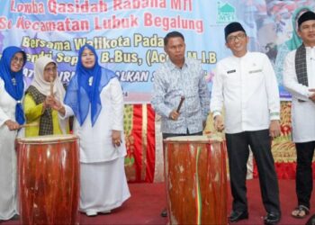 Hendri Septa Tutup Lomba Qasidah Rebana MTI se-Kecamatan Lubeg