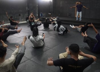 Komunitas Seni Indonesia Perfomance Syndicate Gelar Pertunjukan Kontemporer “Legaran Svarnadvipa” di Batusangkar