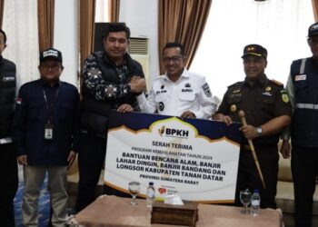 BPKH Salurkan Bantuan Tahap 2 Untuk Korban Banjir Bandang dan Lahar Dingin di Tanah Datar