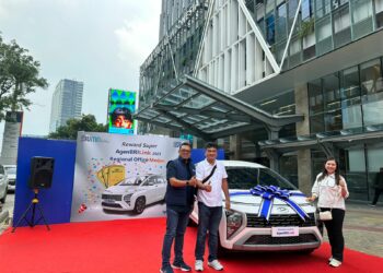 BRI Serahkan Mobil dan Logam Mulia kepada Pemenang Program Super Agen BRILink