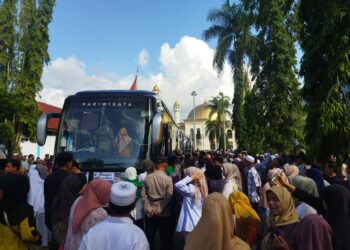 Calon Jemaah Haji Kabupaten Solok Berangkat Menuju Tanah Suci