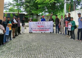 Aksi Tolak Revisi UU Penyiaran, Koalisi Masyarakat Pers Sumbar: Rakyat Butuh Liputan Investigatif !