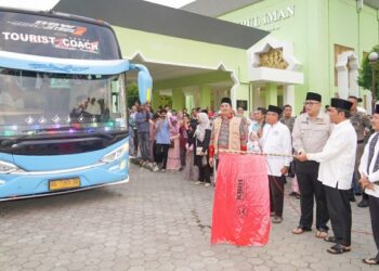 Lepas CJH Kloter 12, Pj Wali Kota Padang: Jadikan Haji Menjadi Ibadah yang Dirindukan