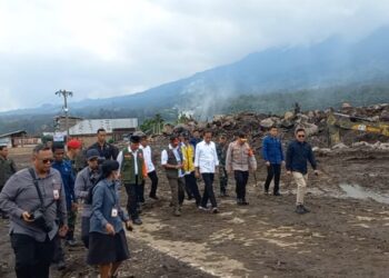Presiden Jokowi Tinjau Lokasi Banjir Bandang Bukik Batabuah