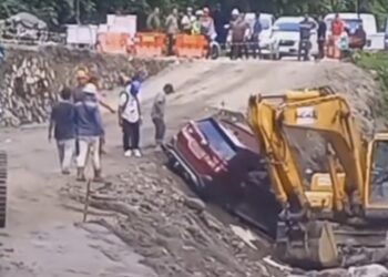 Minibus Nyaris Terbalik di Lokasi Pengerjaan Jalur Lembah Anai, Polisi Beri Penjelasan