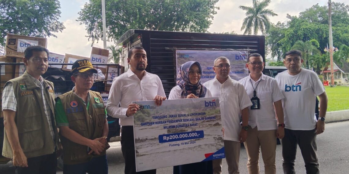 PT BTN Serahkan Bantuan Rp200 Juta untuk Korban Banjir Bandang Sumbar