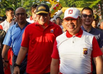 Pj. Wako Padang Ikuti Fun Walk Peringatan HUT Bhayangkara ke-78 tahun Bersama Kapolda Sumbar
