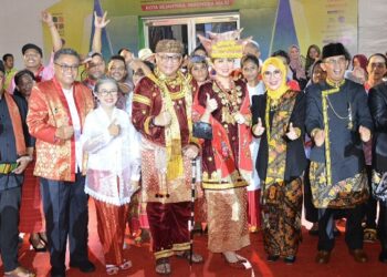 Delegasi Kota Padang Meriahkan Karnaval Budaya Nusantara di Rakernas APEKSI Balikpapan