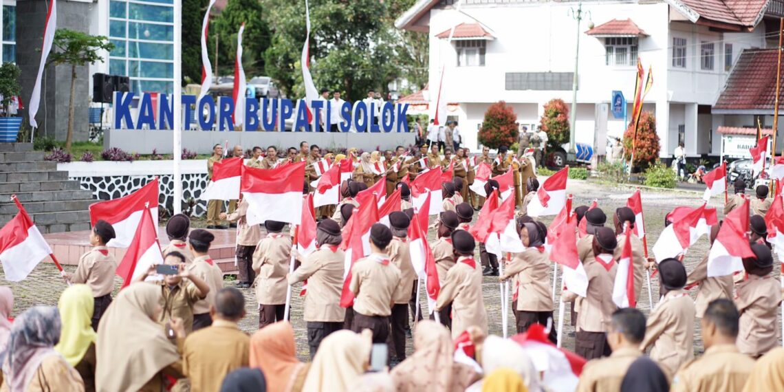 Jelang HUT RI, Pemkab Solok Galakkan Bagi-bagi Bendera