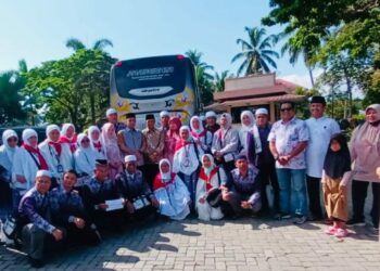 Disambut Penuh Haru,  22 Jemaah Haji yang Tergabung dalam Kloter 17 tiba di Kota Solok