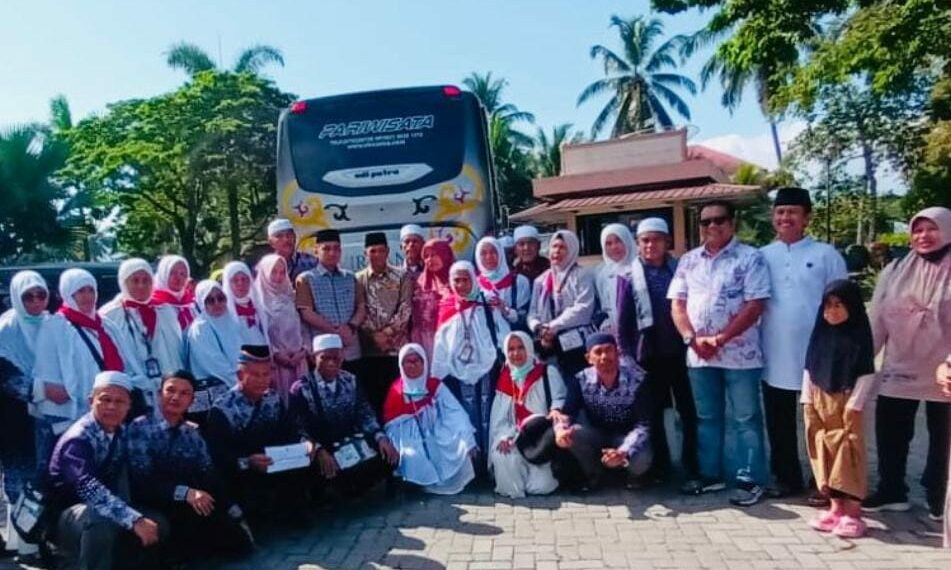 Disambut Penuh Haru,  22 Jemaah Haji yang Tergabung dalam Kloter 17 tiba di Kota Solok