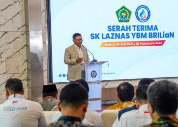 Kemenag RI Menyerahkan SK Izin Operasional Sebagai Lembaga Amil Zakat Skala Nasional Kepada YBM BRILiaN