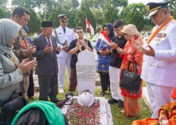 Tutup Rangkaian Peringatan Gugurnya Bagindo Aziz Chan, Pj. Wako Padang Ziarah ke Taman Makam Kusuma Bhakti