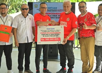 Resmi, Semen Padang FC Terima SK Pinjam Pakai Stadion H. Agus Salim dari Pemprov Sumbar