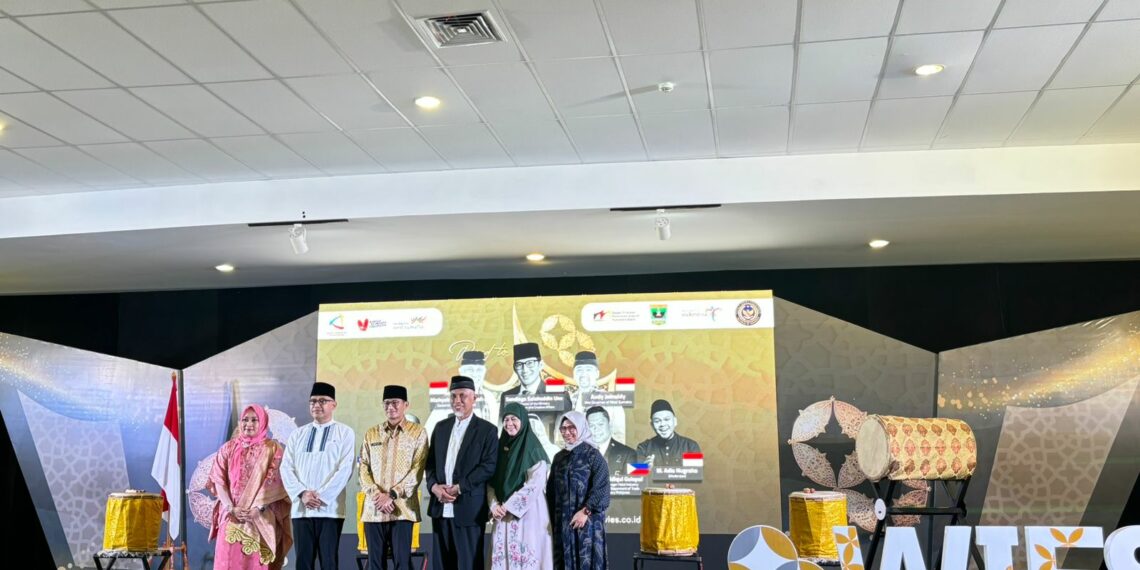 Buka Road to WIES 2025 di Padang, Menparekraf Targetkan 50 Ribu Pengunjung Hadir
