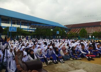 Bentuk Dukungan Terhadap Maulia sebagai Paskibraka di IKN, Siswa dan Guru SMA N 1 Kota Solok Gelar Nonton Bareng