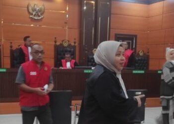 Bebas Beraktivitas Diluar Kota Meski Berstatus Tahanan, Oknum Ibu Bhayangkari Dapat Peringatan Keras dari Hakim PN Padang