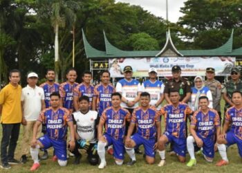 12 Tim Sepak Bola Dinas Pendidikan se-Sumbar Rebutkan Piala Bergilir Wali Kota Padang