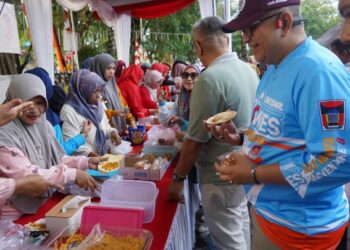 Usung “Serbu Nakerin”, Kantor Dinaskerin Kota Padang Diserbu Ribuan Warga