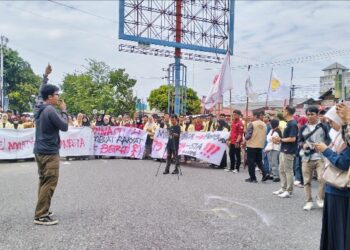 Pasca Putusan MK Soal Revisi UU Pilkada, Ratusan Mahasiswa Geruduk Kantor DPRD Sumbar