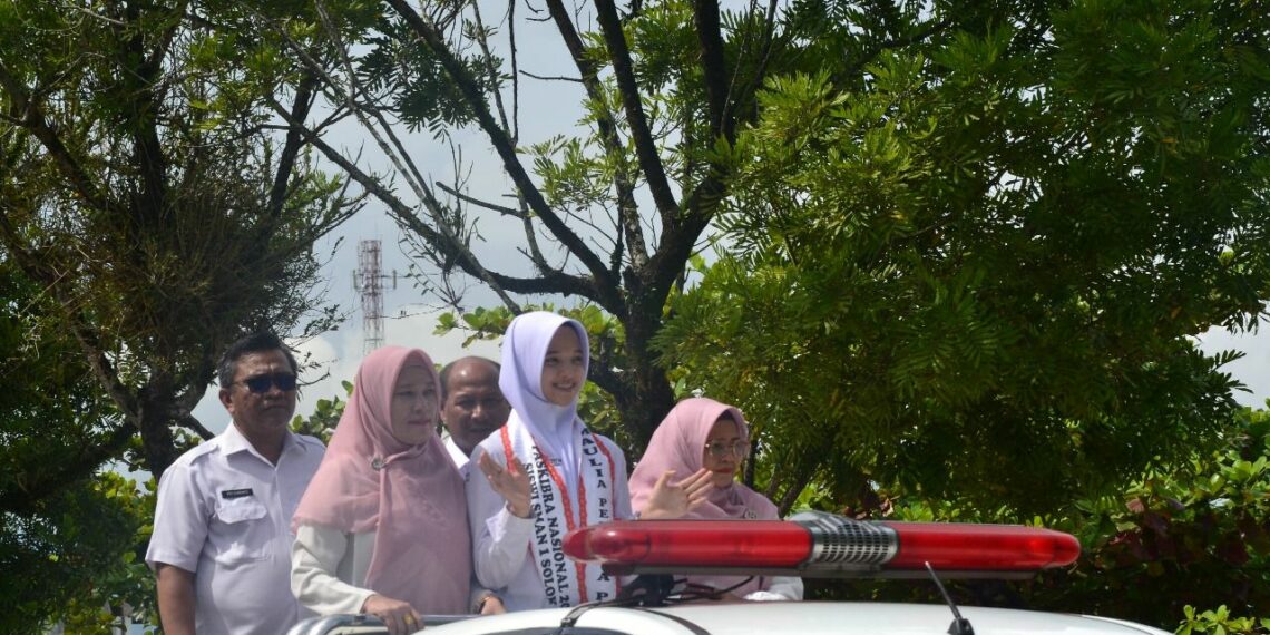 Harapan Besar Pihak Sekolah Maulia Permata Putri Terpilih Sebagai Pembawa Baki Bendera HUT RI di IKN