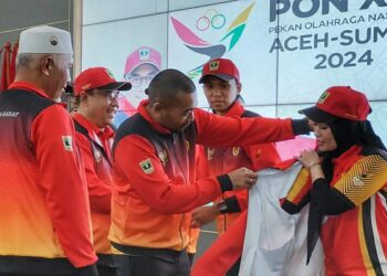 Lepas Resmi Kontingen Sumbar ke PON XXI-2024, Gubernur Mahyeldi Rangsang Atlet dengan Bonus Ratusan Juta