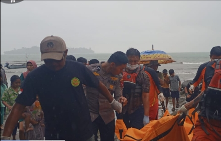 Evakuasi Mayat di Pulau Pisang Gadang, Identitas Korban Masih Misteri