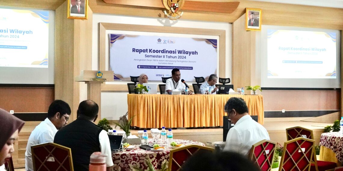 DJPb Sumbar Berikan 32 Piagam Penghargaan kepada KPPN se-Sumbar saat Rakorwil