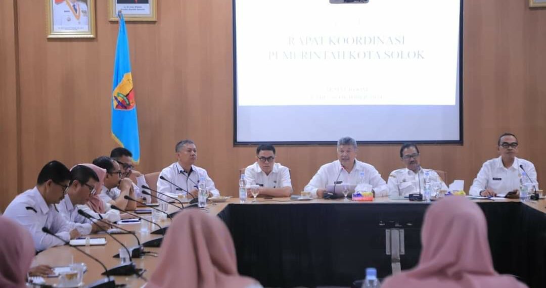 Rapat Bersama OPD, Wako Solok Minta Jaga Keindahan Kota